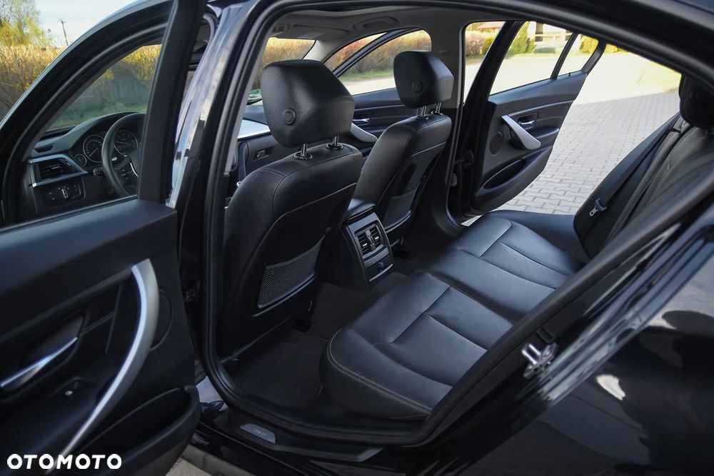 BMW Seria 3 318d - 32