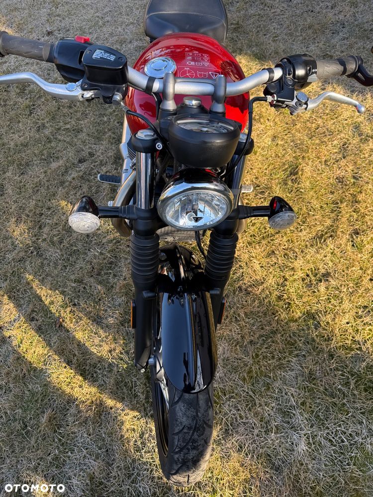 Triumph Bonneville Bobber - 4