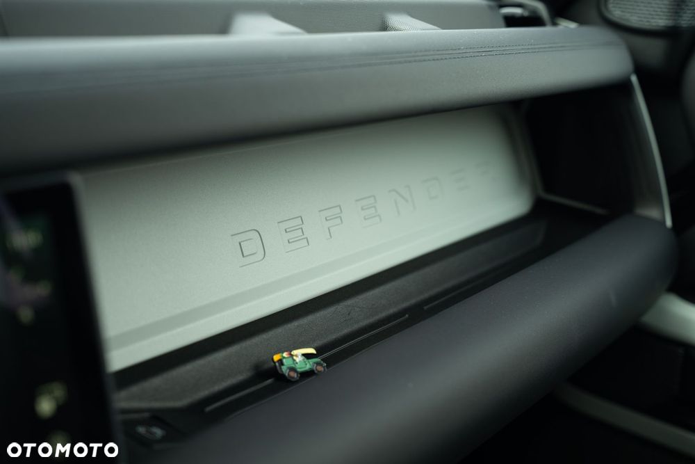 Land Rover Defender - 27