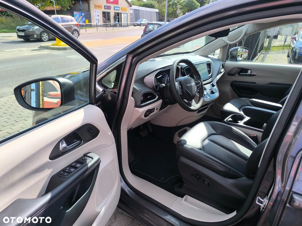 Chrysler Pacifica - 7