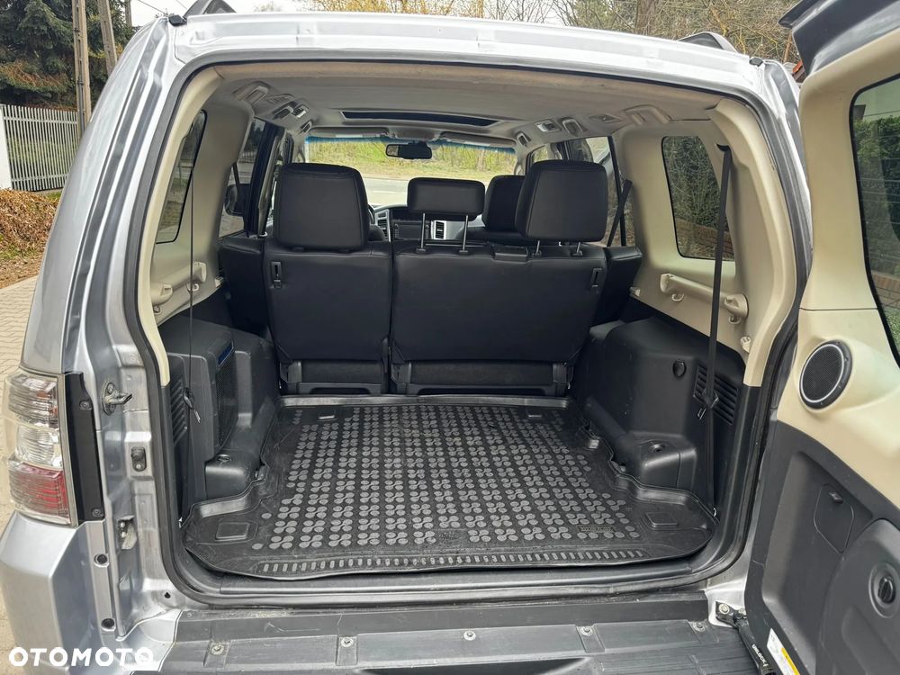 Mitsubishi Pajero 3.2 DI-D Automatik Diamant Edition - 25