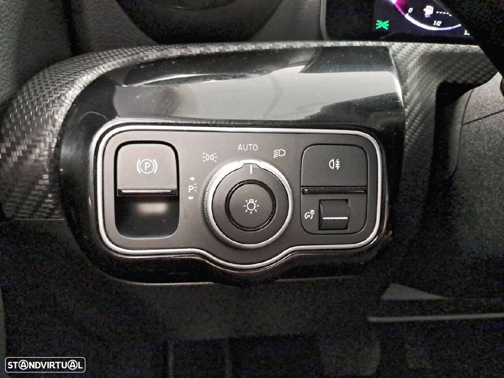 Mercedes-Benz CLA 180 d - 18