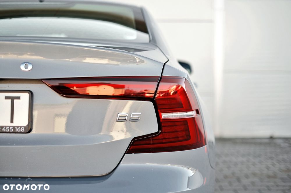 Volvo S60 B5 B Ultimate Dark - 19
