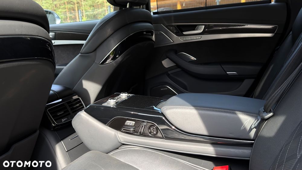 Audi S8 - 37