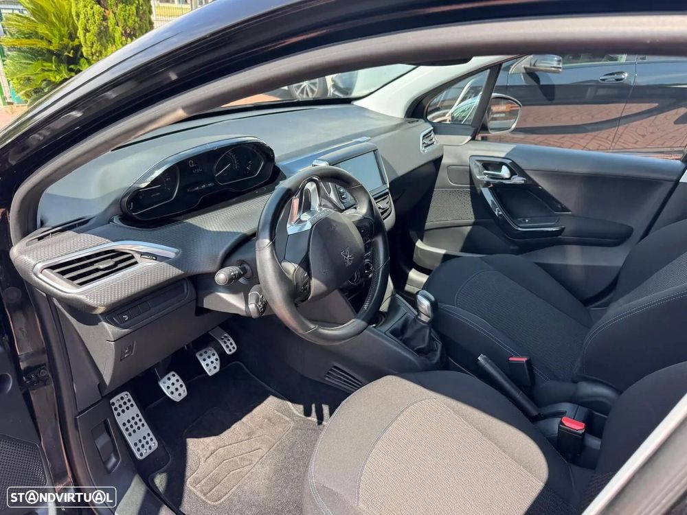 Peugeot 208 - 7