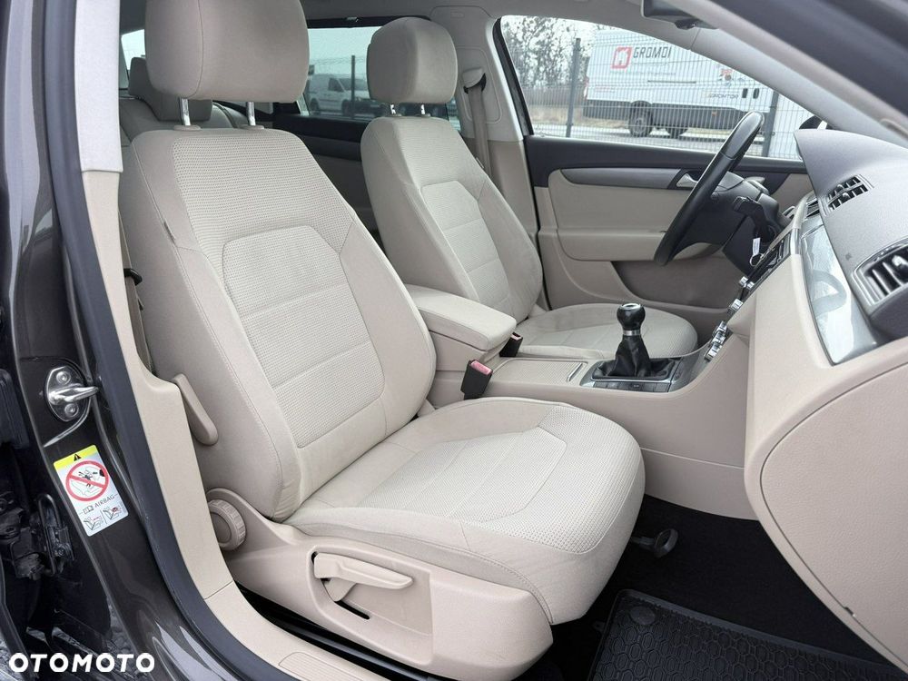 Volkswagen Passat - 36