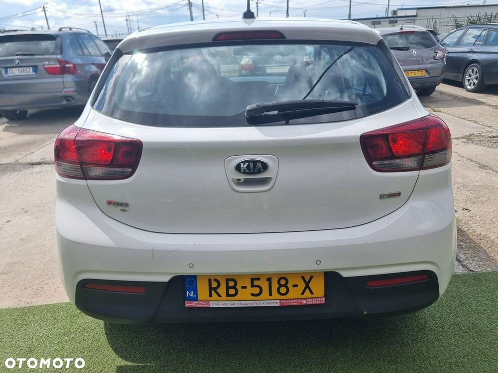 Kia Rio - 6
