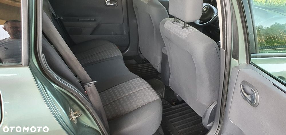 Renault Megane 1.9 dCi Dynamique Euro5 - 14