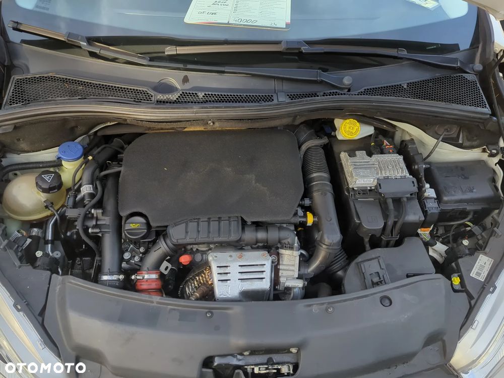 Peugeot 208 - 18