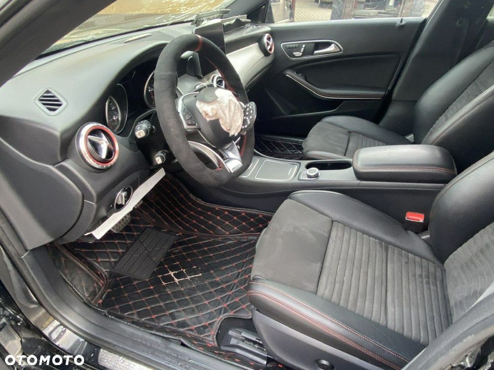 Mercedes-Benz CLA 180 7G-DCT - 18
