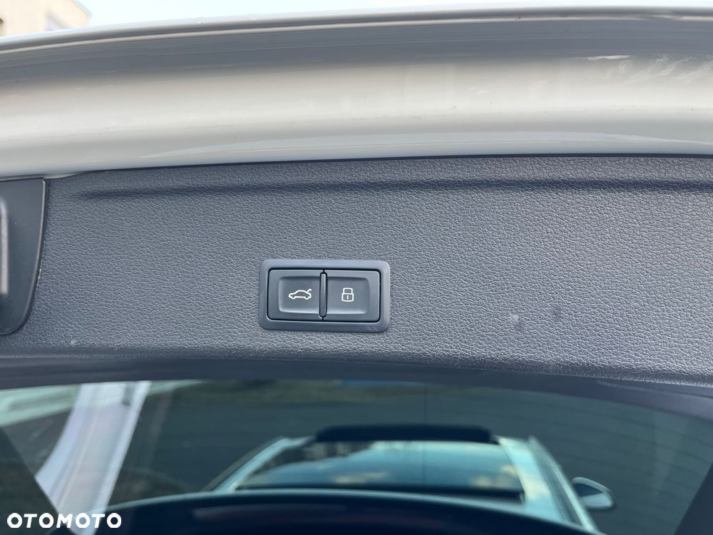 Audi A4 Avant 2.0 TDI DPF clean diesel quattro S tronic S line Sportpaket - 24