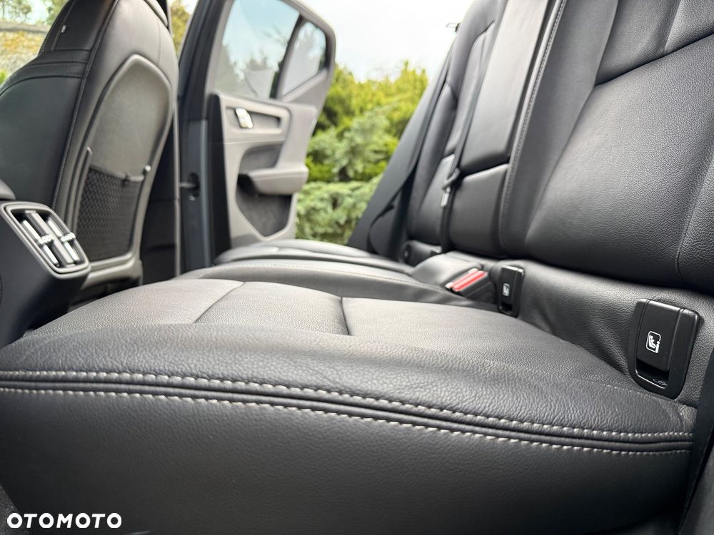 Volvo XC 40 B4 B DKG Ultra Dark - 40