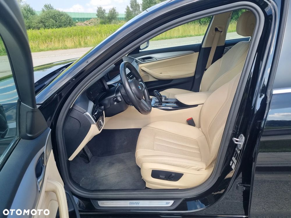 BMW Seria 5 518d mHEV - 11