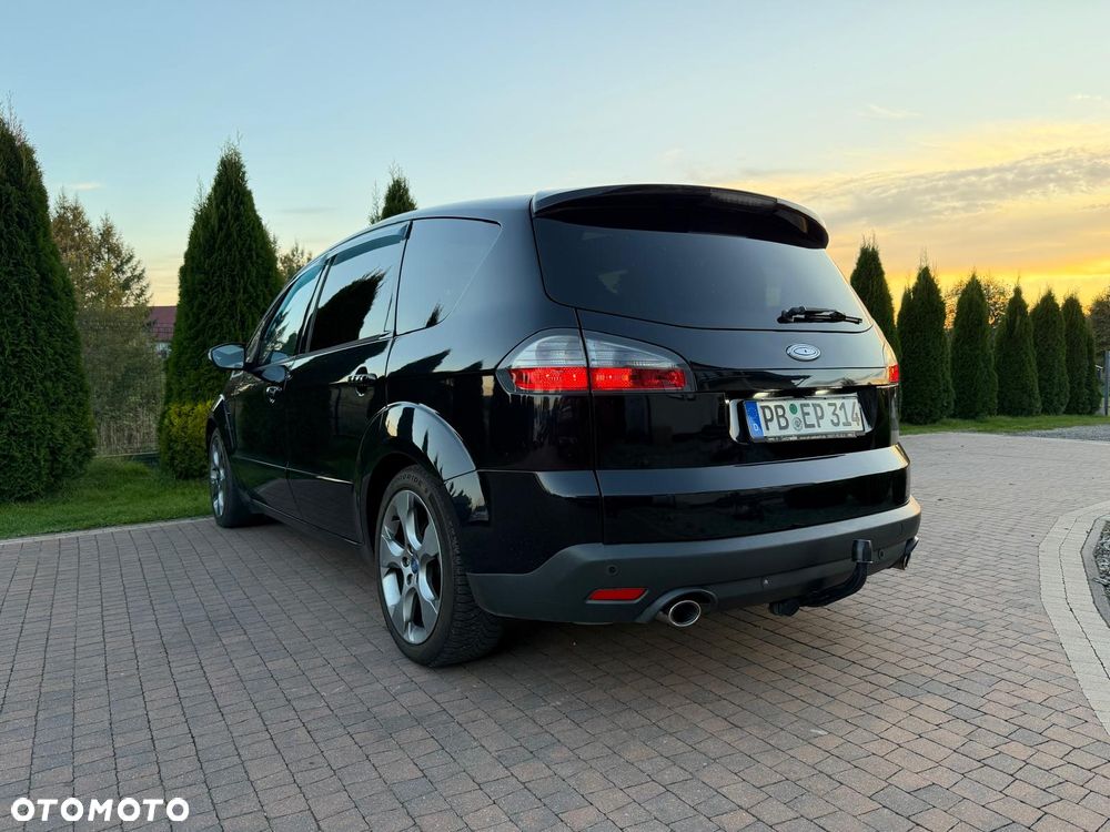 Ford S-Max - 17