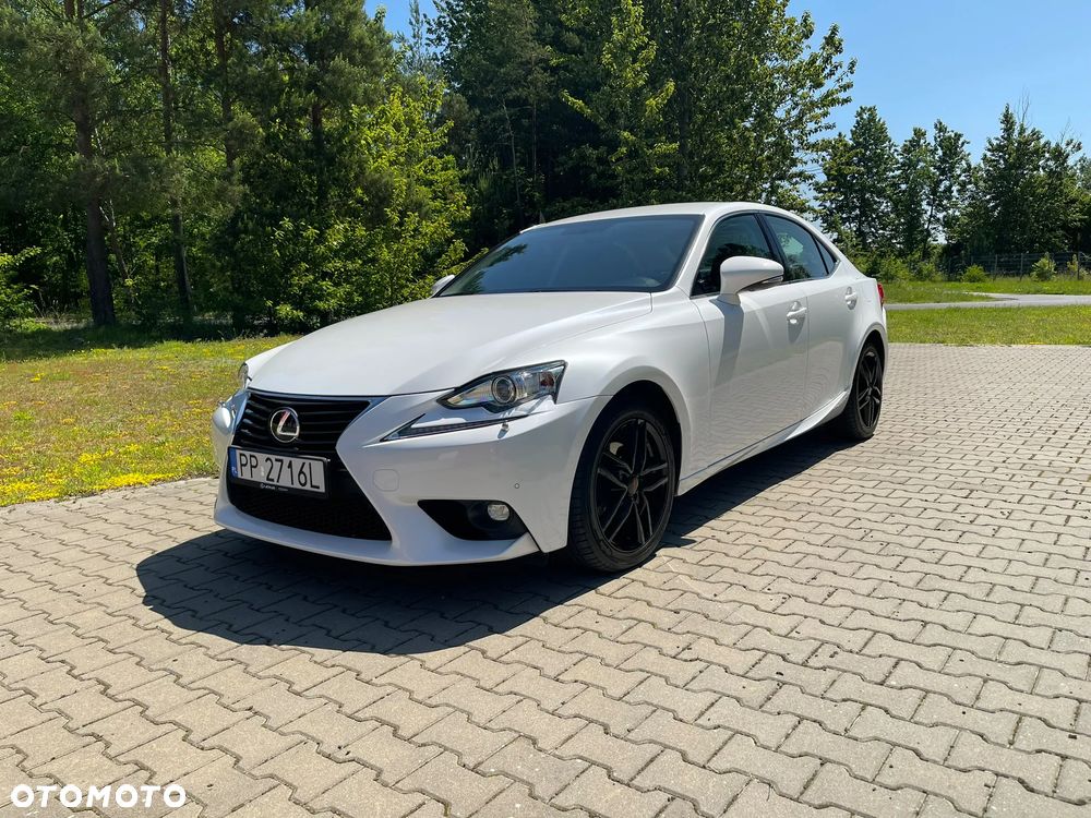 Lexus IS