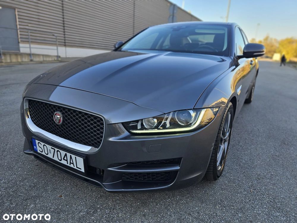 Jaguar XE 2.0 D Prestige - 11