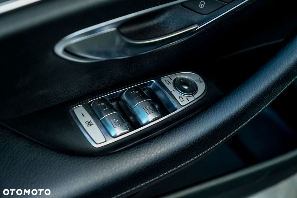Mercedes-Benz Klasa E 220 d 9G-TRONIC - 11