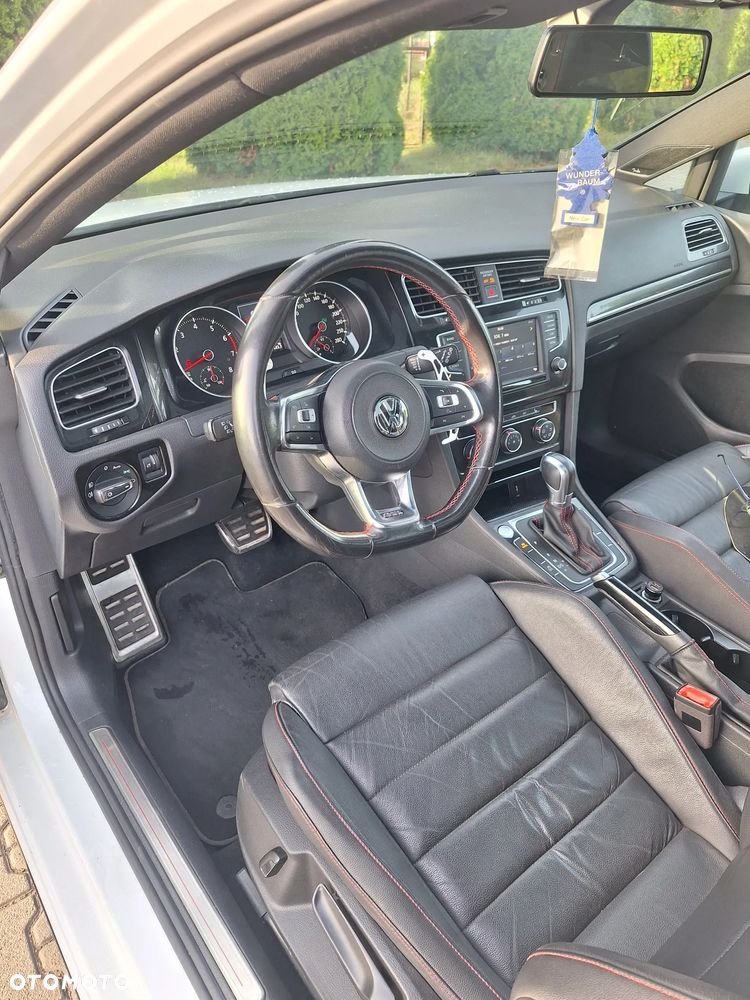 Volkswagen Golf - 2