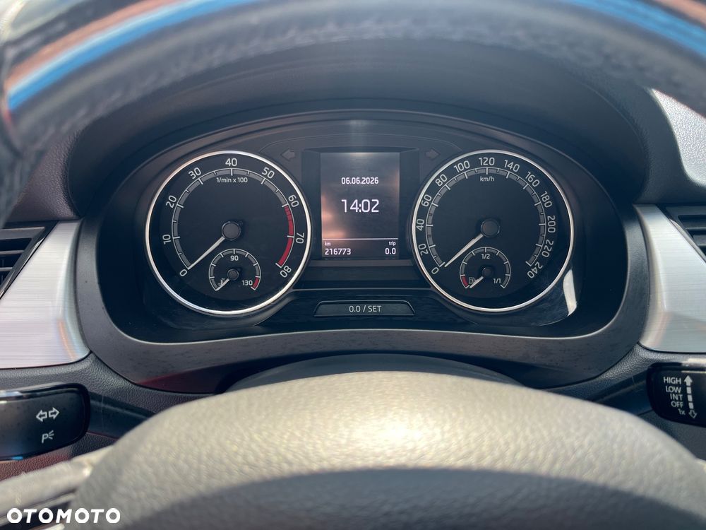 Skoda RAPID 1.4 TSI Ambition DSG - 17