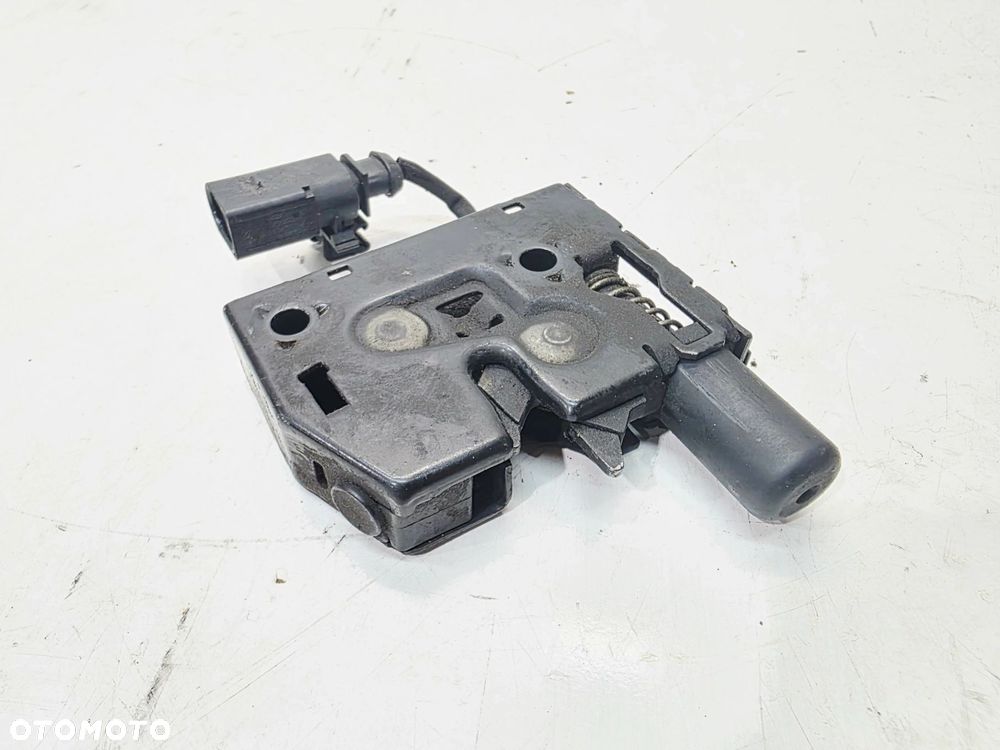 ZAMEK MASKI RYGIEL Z PASA PRZEDNIEGO AUDI A3 8V 8V0823509 - 5