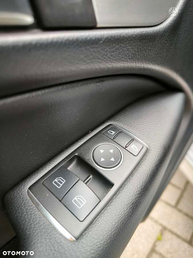 Mercedes-Benz Klasa C 180 Coupe BlueEFFICIENCY 7G-TRONIC Edition 1 - 26