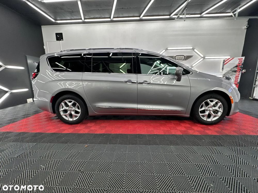 Chrysler Pacifica - 1