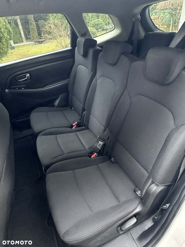 Kia Carens 1.7 CRDi 115 Dream Team Edition - 26