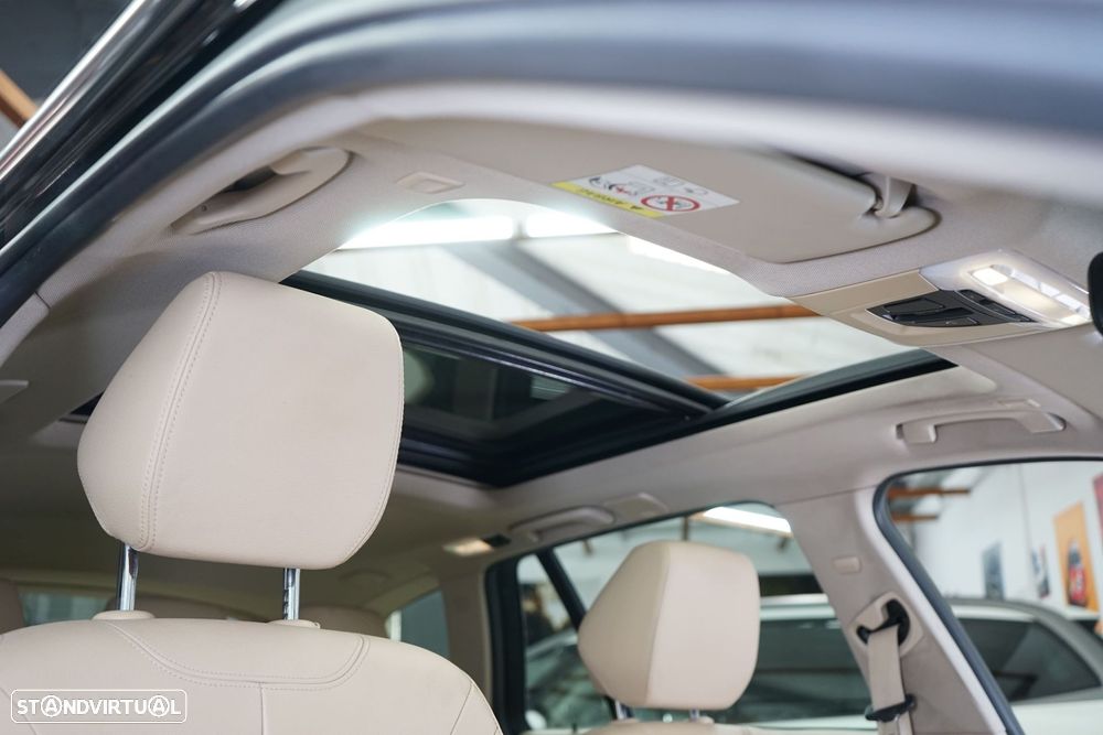 BMW 320 d Line Luxury - 44