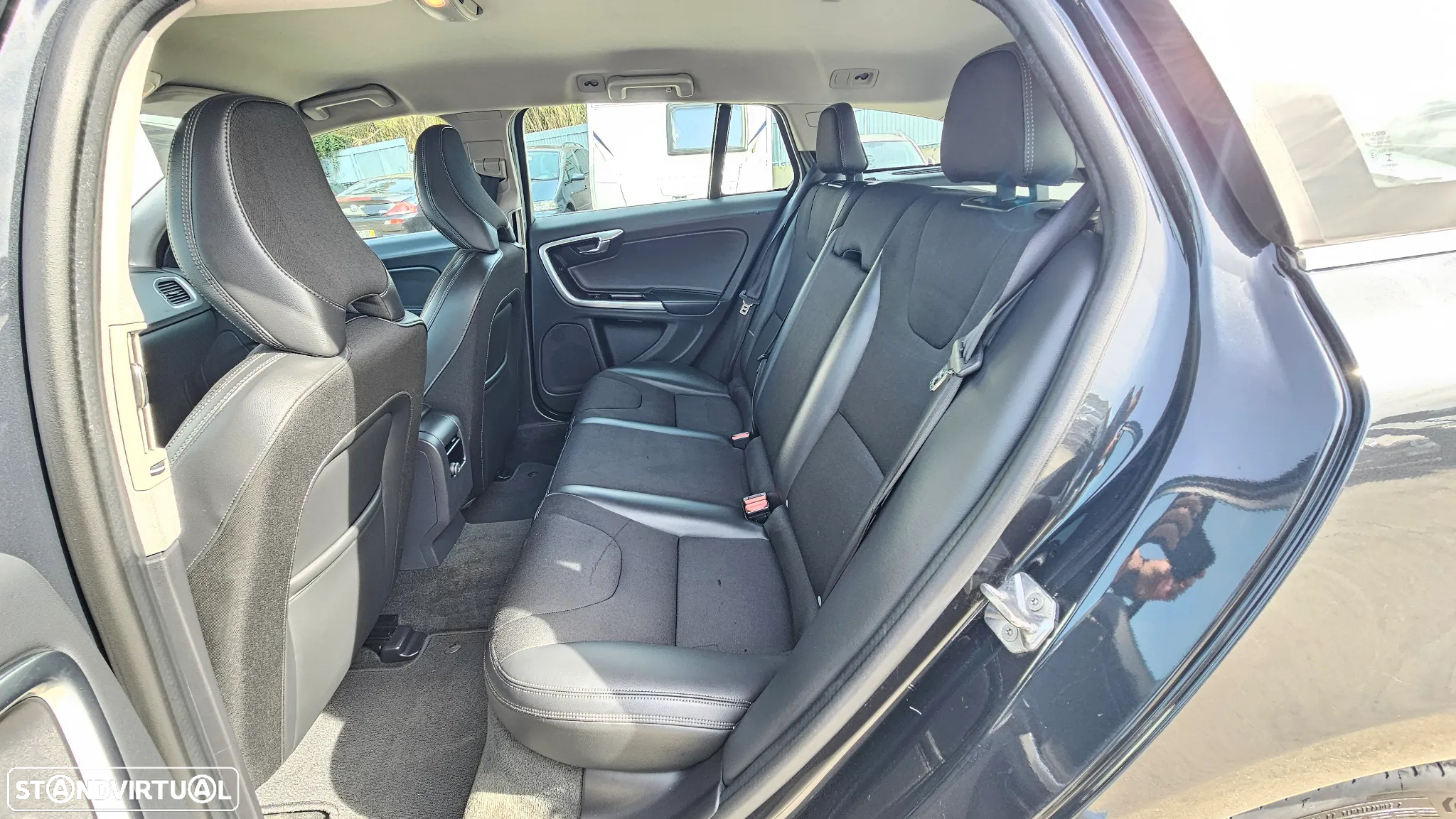 Volvo V60 2.4 D6 Momentum AWD Phev - 25