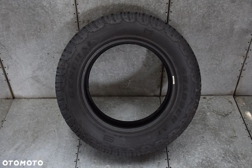 OPONA 235/65/17 - 2