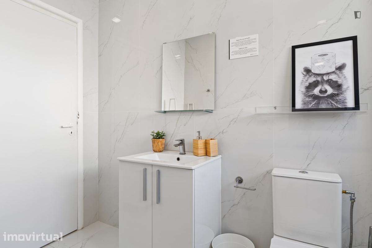 Quarto - localizado em Marquês de Pombal Lisbon - Grande imagem: 4/25