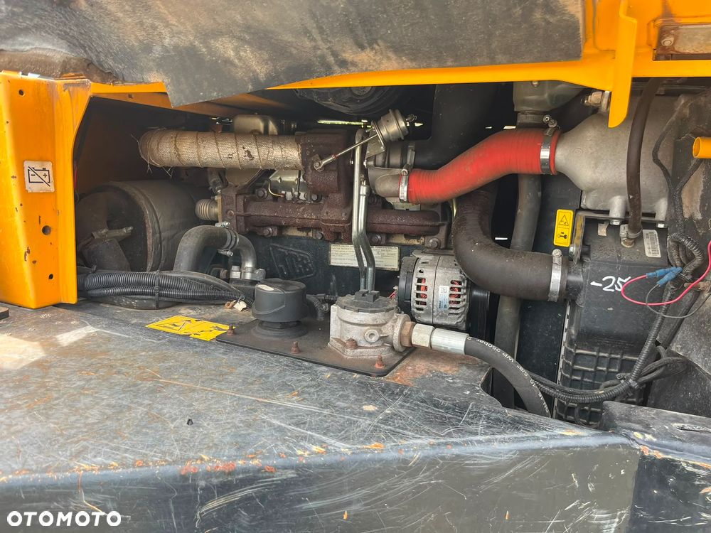 JCB 6TST - 9