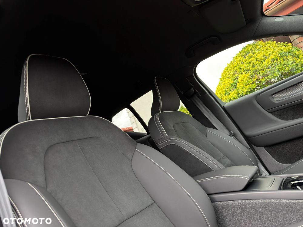 Volvo XC 40 B3 B DKG Ultra Black Edition - 9