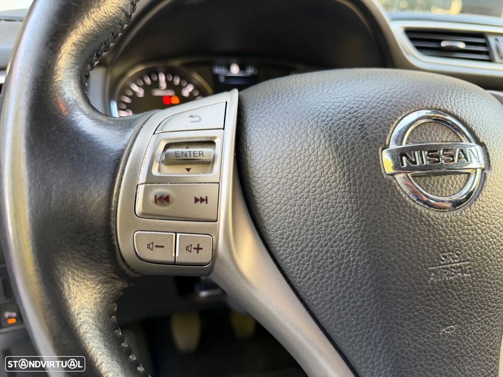 Nissan Qashqai 1.6 dCi N-Connecta 18 - 25
