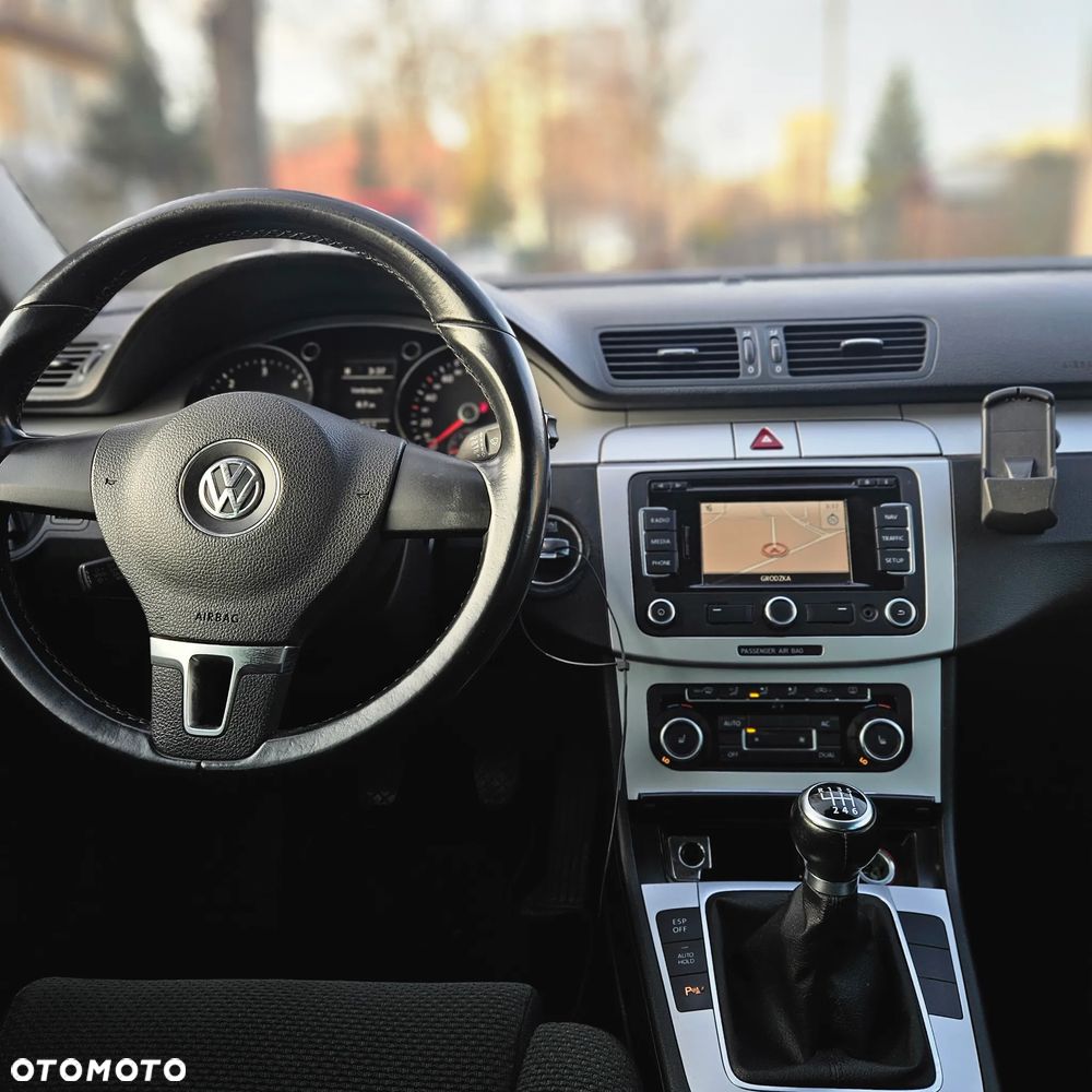 Volkswagen Passat 2.0 Blue TDI SCR Comfortline - 27