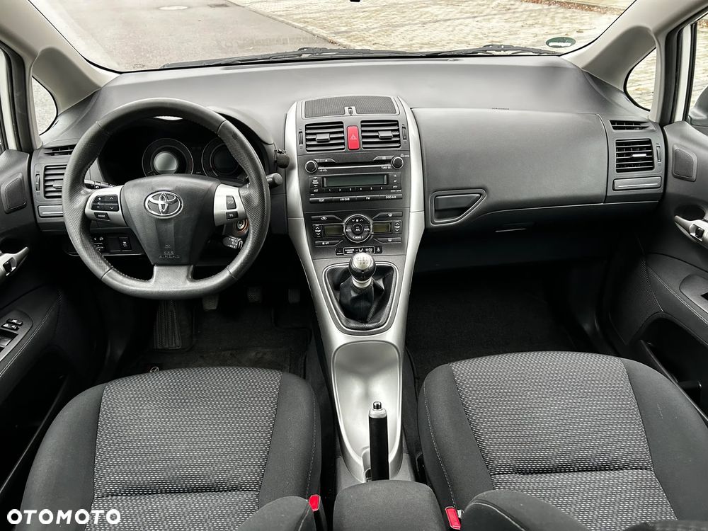 Toyota Auris 1.6 Premium - 12