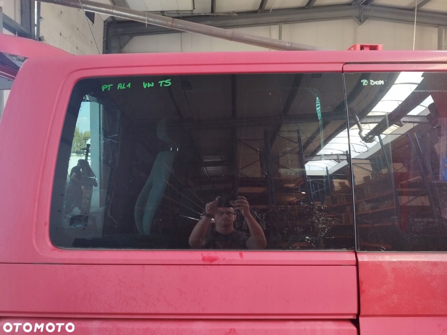 SZYBA BOCZNA TYLNA TYL PRAWA VW TRANSPORTER T5 KROTKI AL1 - 1