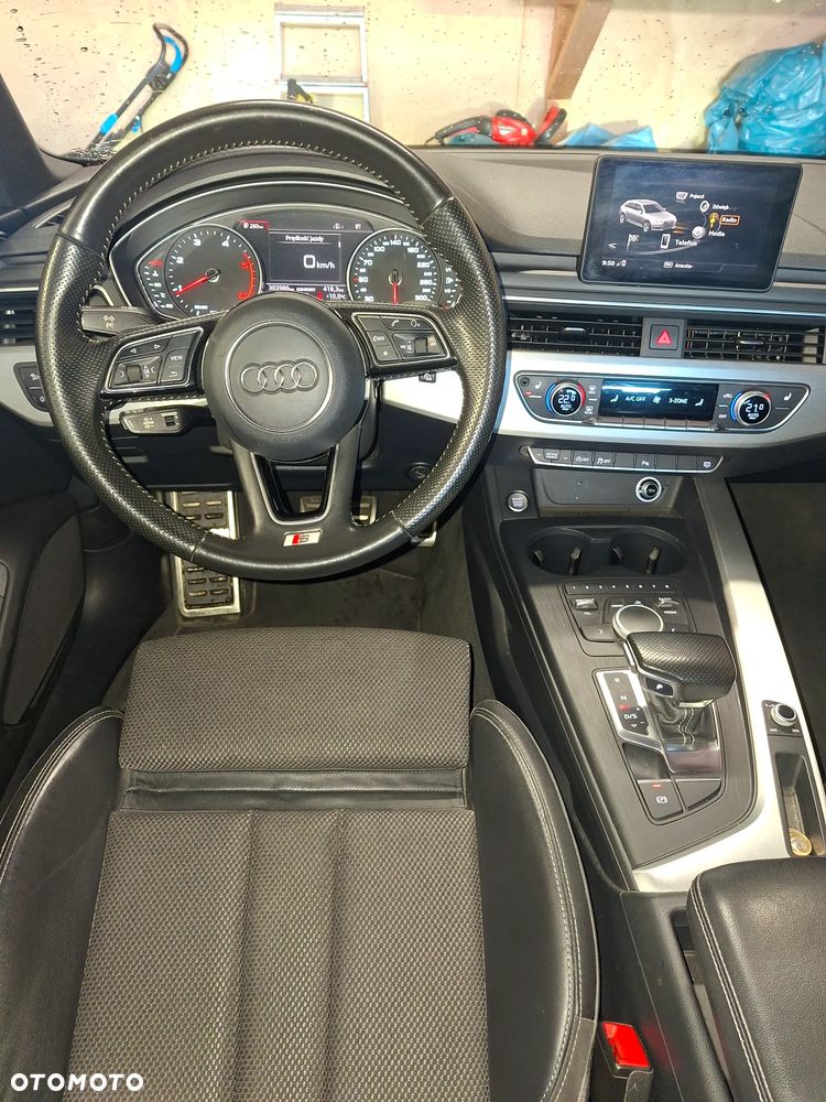 Audi A4 Avant 2.0 TDI Quattro Design S tronic - 13