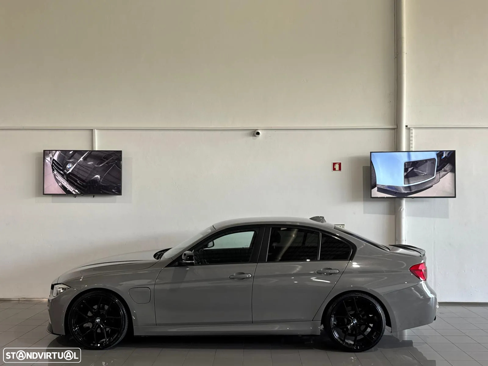 BMW 330 e iPerformance Pack M - 17