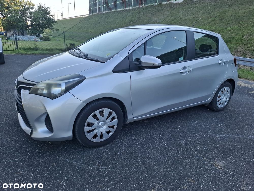 Toyota Yaris 2015 photo 3