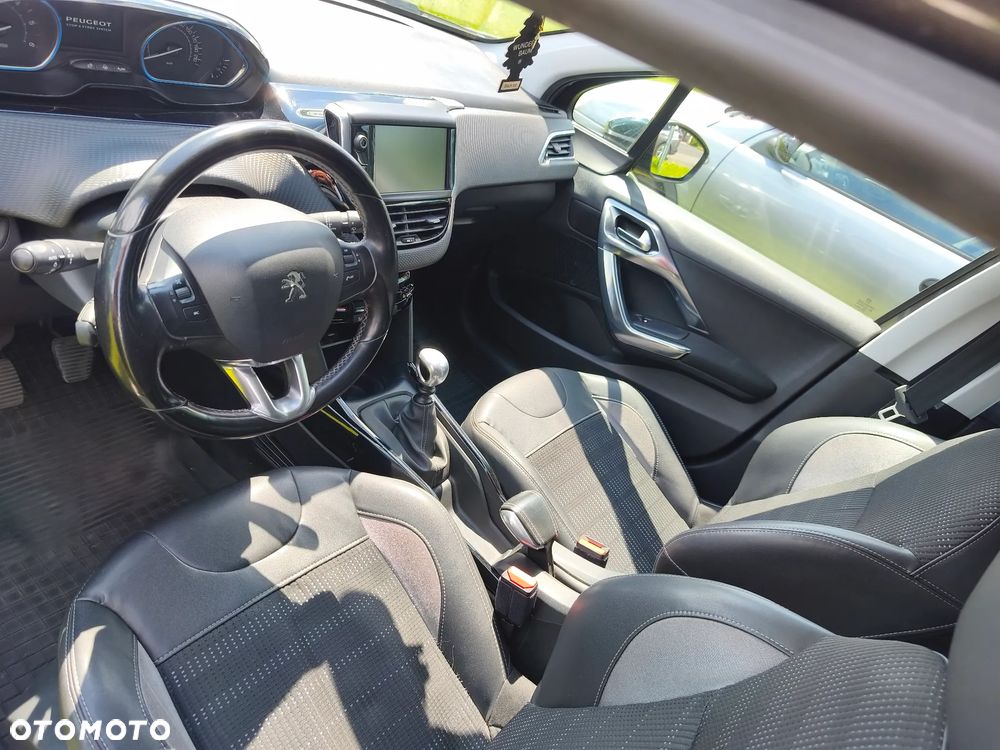 Peugeot 2008 1.6 BlueHDi Allure S&S - 7