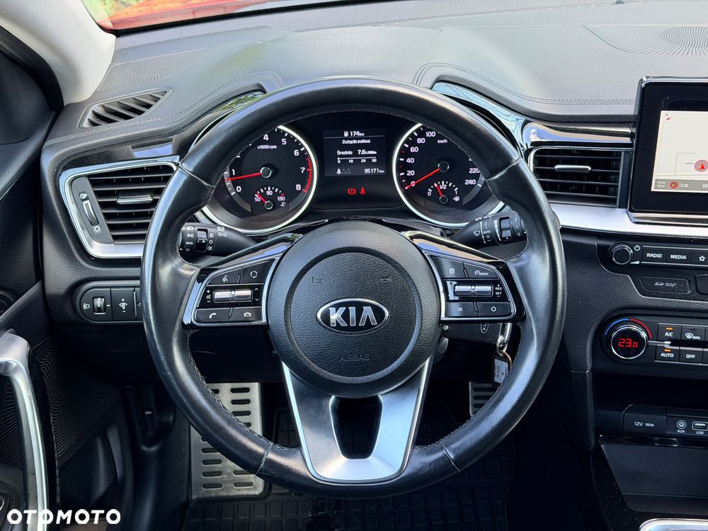 Kia Ceed 1.4 T-GDI L Business Line - 16