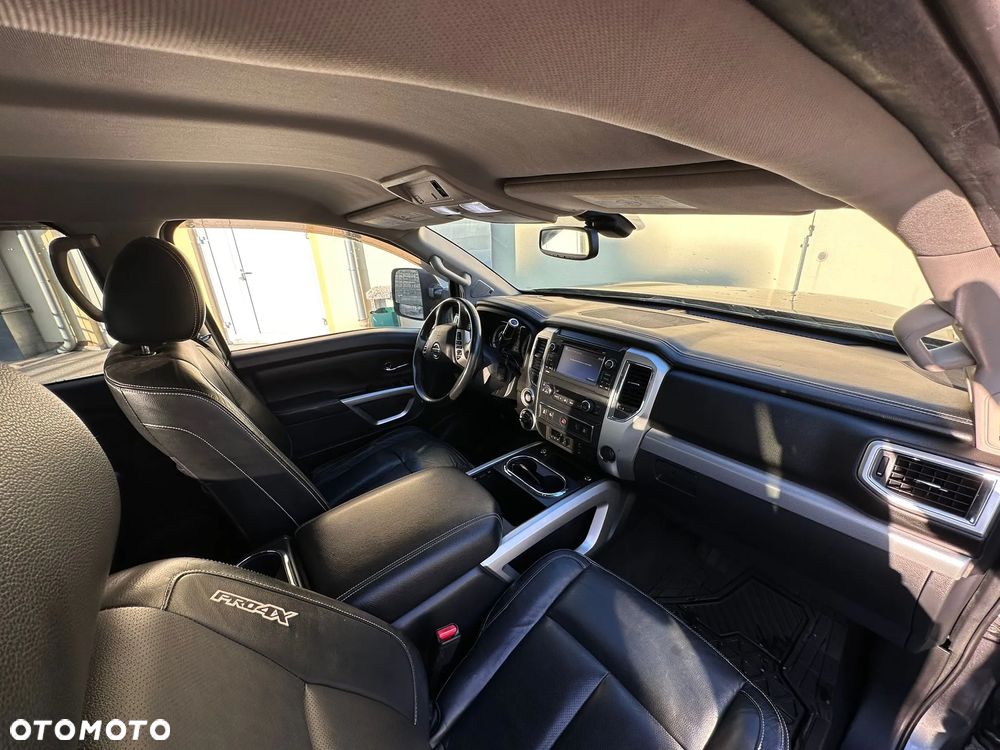 Nissan Titan 5.6 V8 LE Crew Cab - 12