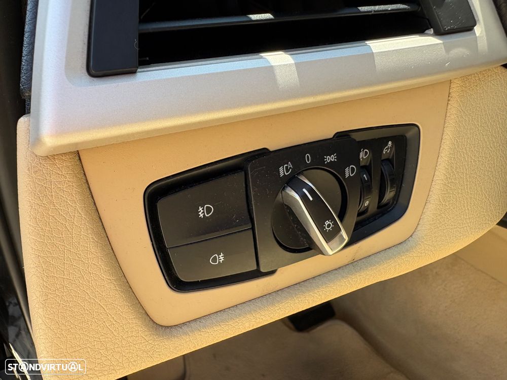 BMW 318 d Auto Line Luxury — fotografia 35