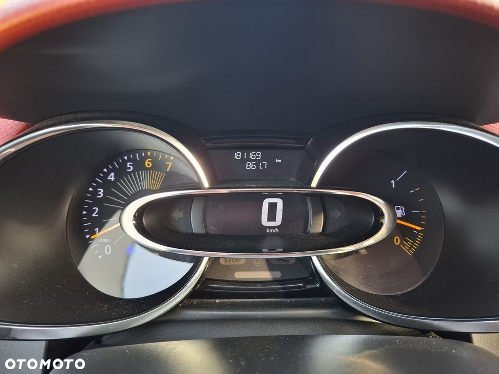 Renault Clio - 23