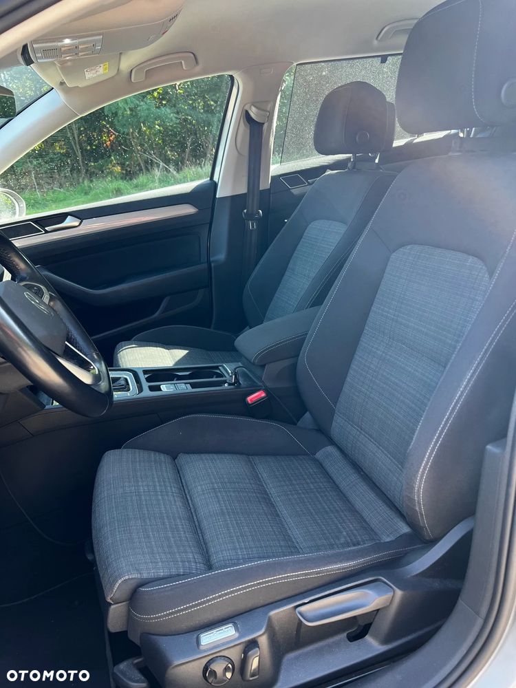 Volkswagen Passat - 9