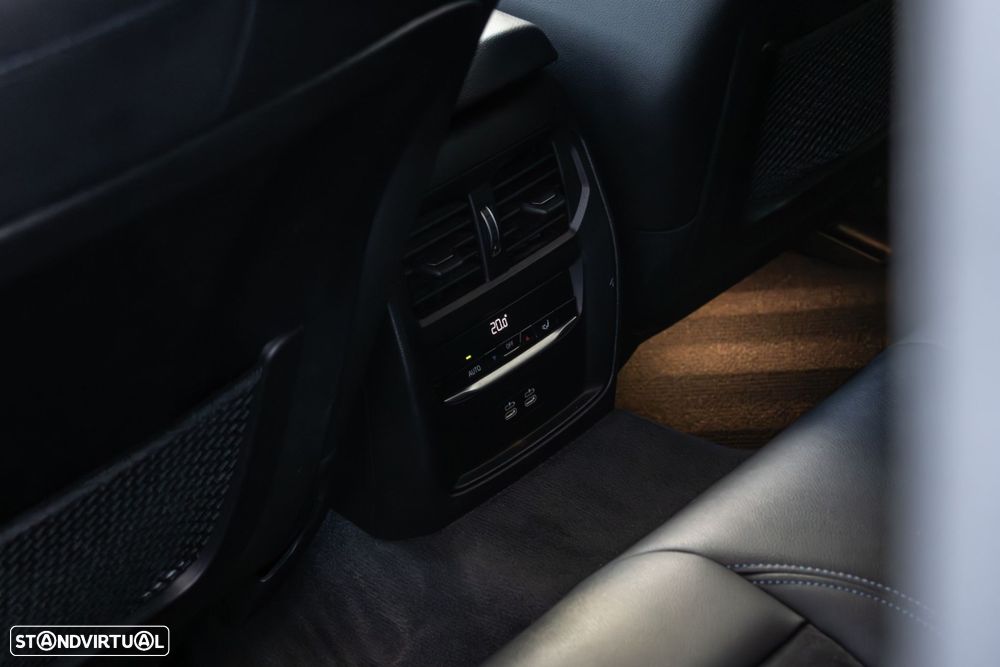BMW i4 eDrive40 Pack Desportivo M - 31