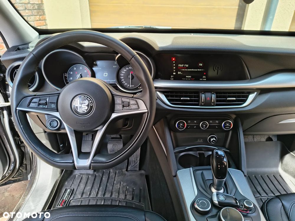 Alfa Romeo Stelvio - 16