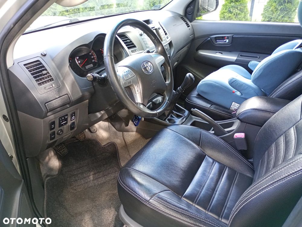 Toyota Hilux 2.5 D-4D DLX - 13