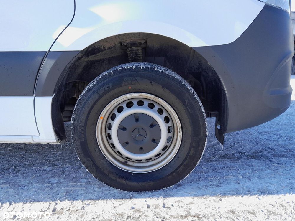 Mercedes-Benz Sprinter - 11